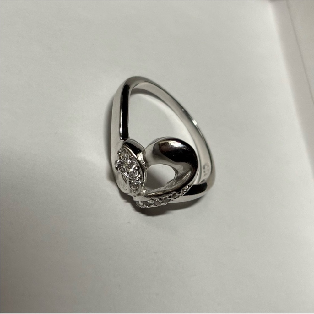 Elegant Silver Ring with Crystal Accents size 6 - Picture 4 of 4